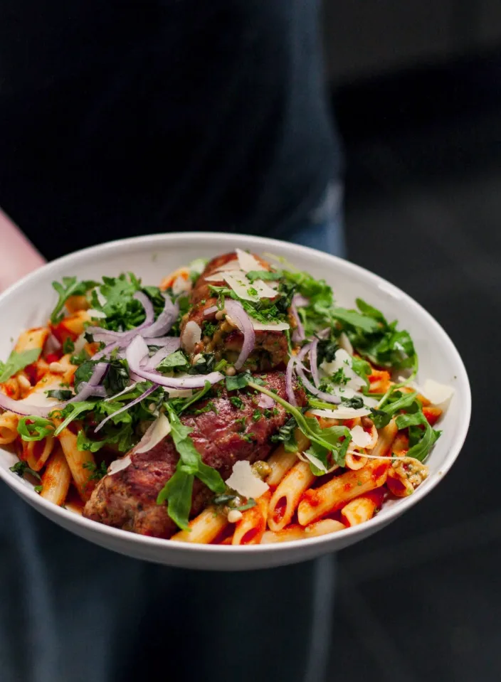Vlaamse stoverij met frietjes, salade en een Liefmans-bier